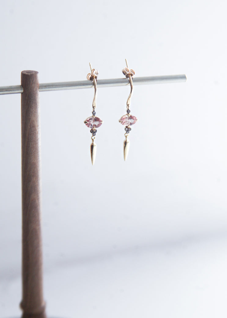 Pendientes FINN GARNET