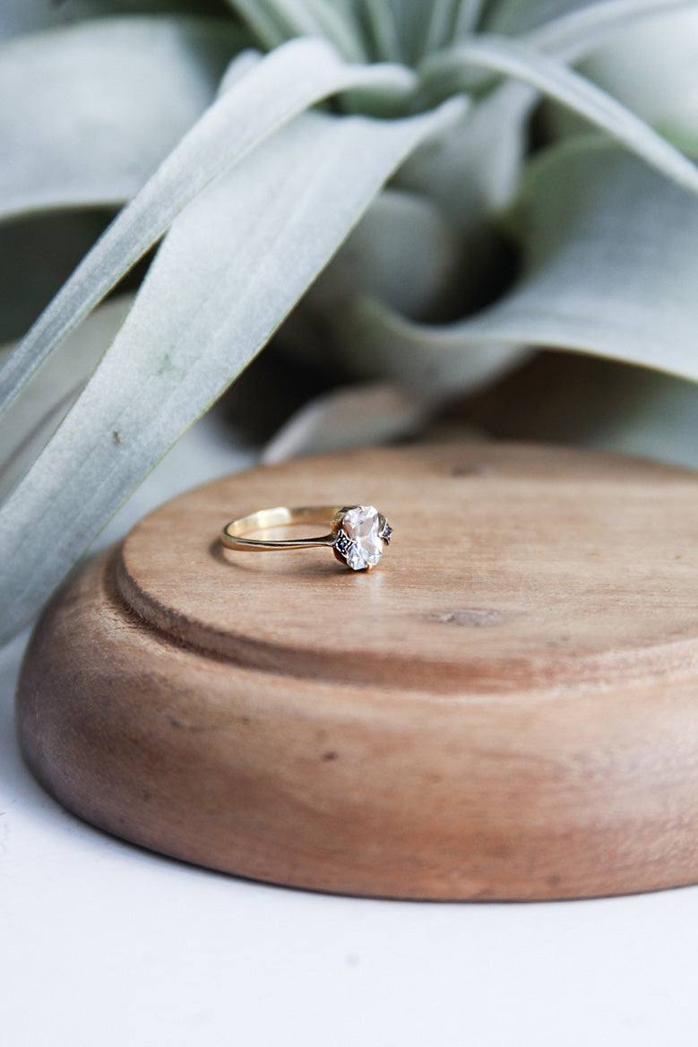 WHITE SAPPHIRE Anillo