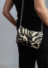 Cargar imagen en el visor de la galería, Bolso LULU S animal
